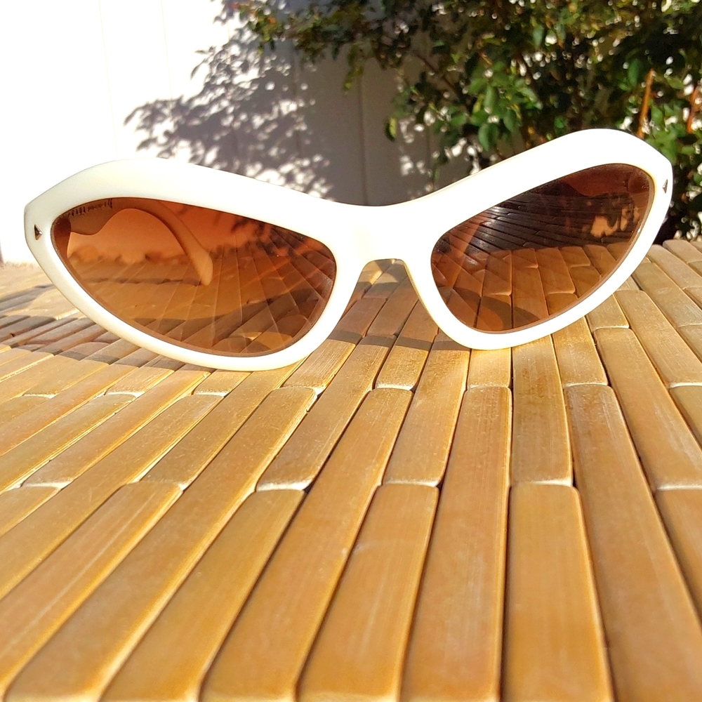 Prada Sunglasses White New Never Worn Unique Retro Artsy Polarized Lenses